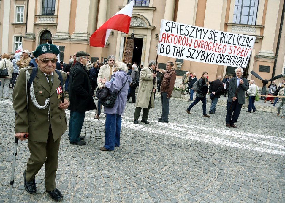 WARSZAWA POGRZEB GENERAŁA JARUZELSKIEGO PROTESTY (protesty podczas pogrzebu gen. Wojciecha Jaruzelskiego)