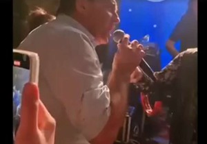 Vukota-sa-mikrofonom-foto-youtube-screenshot-872x610