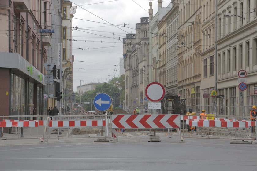 Znaki zagradzające wjazd na ul. Krupniczą