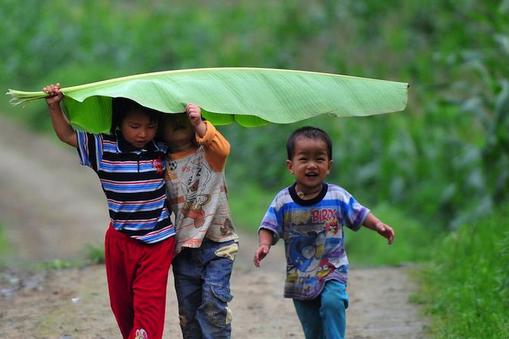 Trójka chińskich dzieci Chiny dzieci społeczeństwo