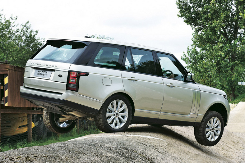 Już wiemy jak jeździ nowy Range Rover