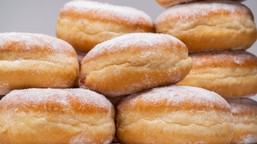 tyle kalorii ma jeden pączek. ta liczba zwali cię z nóg