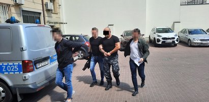 Tajemnicza śmierć przed nocnym klubem. Ciało leżało na chodniku, tancerka erotyczna i ochroniarze w rękach policji