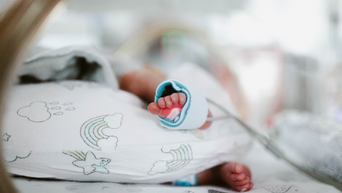 "Pięcioraczki to dla lekarzy sytuacja stresogenna". Neonatolog mówi o ryzyku