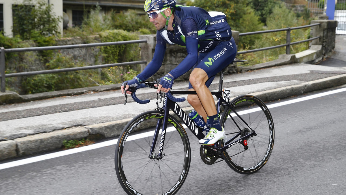 Jeden z najwytrwalszych kolarzy w peletonie Alejandro Valverde przedłużył kontrakt z Movistarem o dwa lata. Tym samym Hiszpan pozostanie w zespole do końca sezonu 2019, gdyż jego wcześniejsza umowa miała wygasnąć w grudniu 2017 roku.