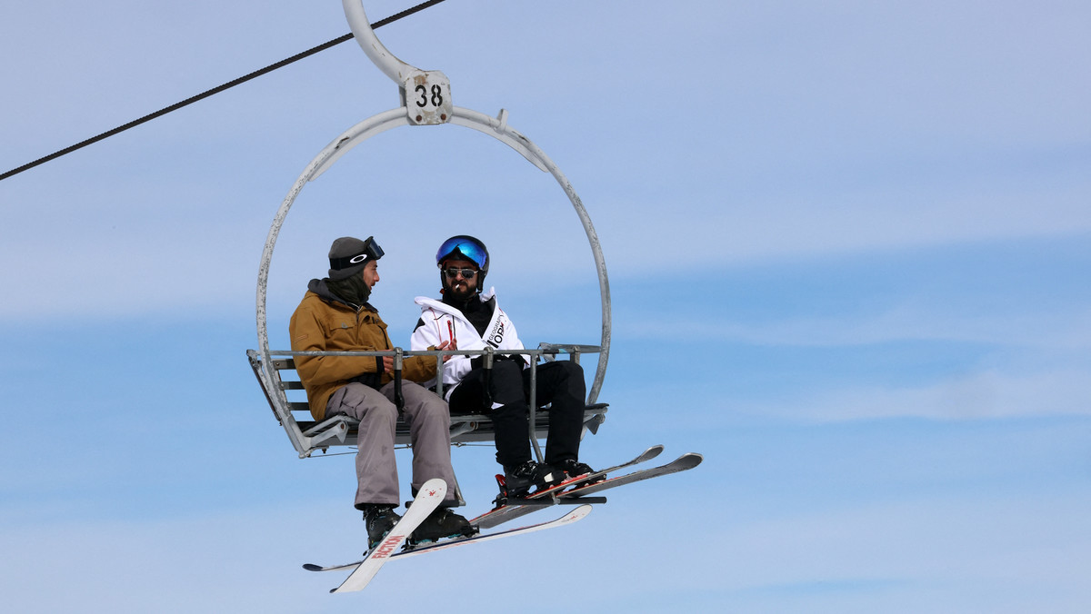 Bogaci Libańczycy jeżdżą na nartach, gdy trwa kolejna wojna z Izraelem 