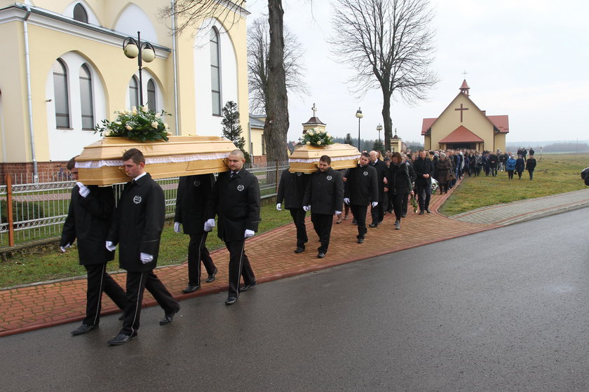 Pogrzeb sióstr w Tryńczy