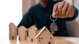 jak zostać pośrednikiem w obrocie nieruchomościami? [przewodnik prawny]