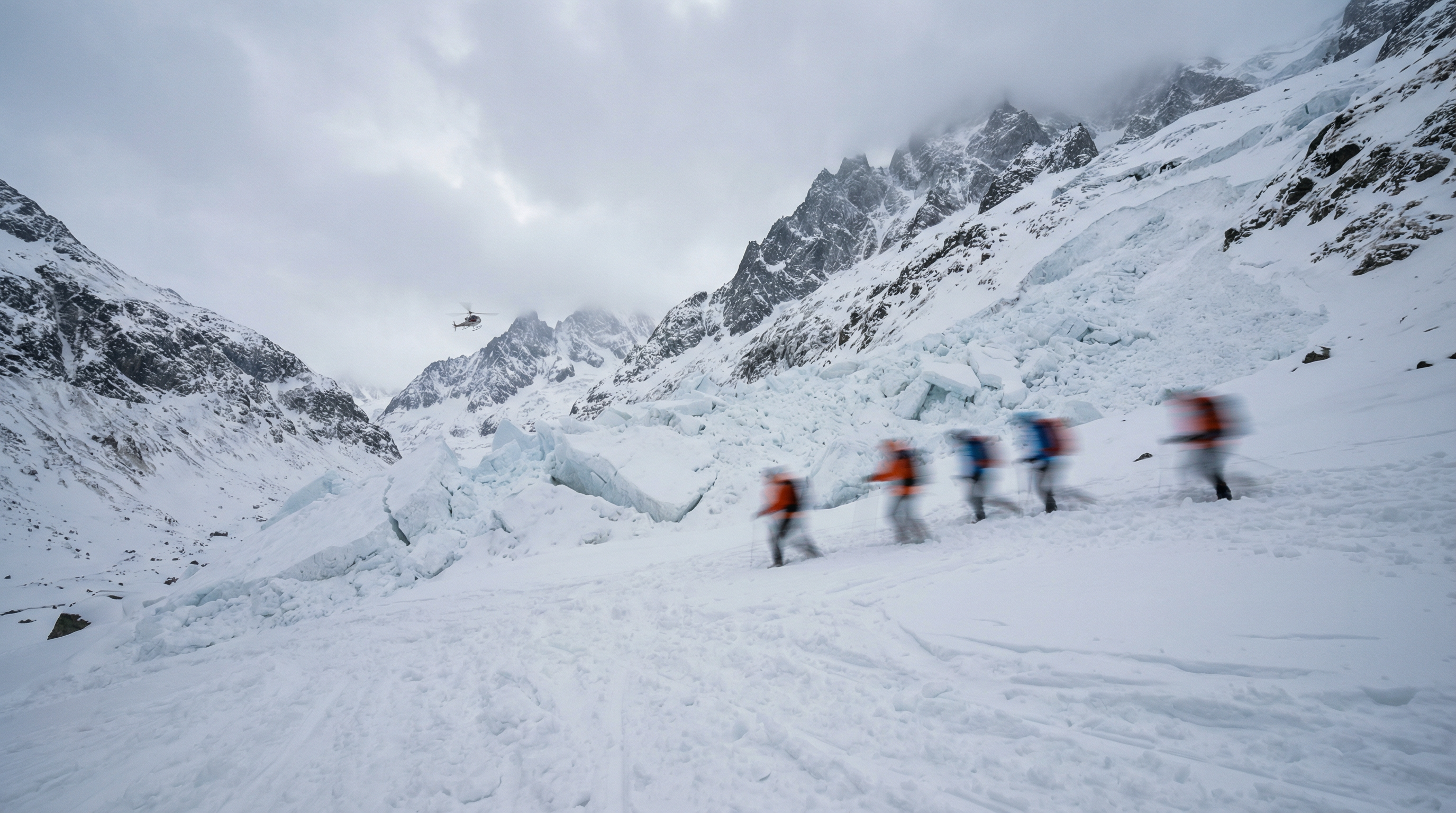 Tre persone travolte dalla valanga in Valle d'Aosta - una non ce l'ha fatta