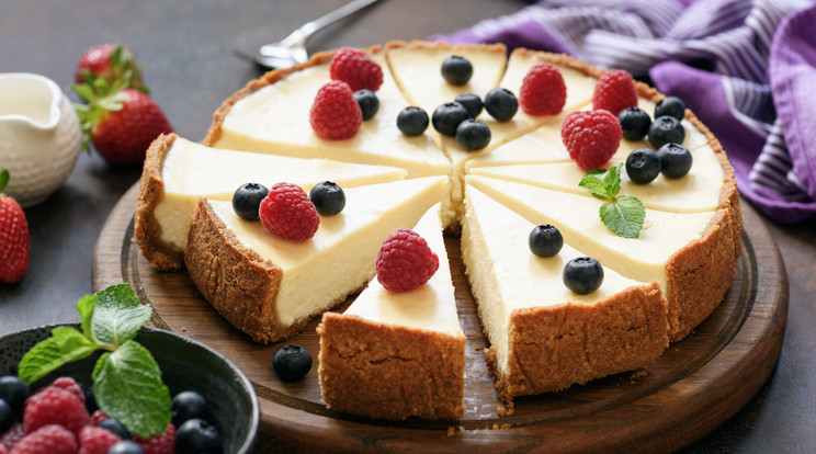 A sajttorta tetejére jól illik a friss gyümölcs/Fotó: Shutterstock