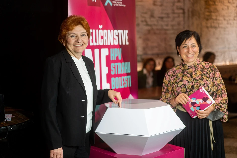 "Verujte medicini zasnovanoj na dokazima. Imamo vakcinu i možemo da izbegnemo pojavu jedne tako strašnu bolesti", poručila je ministarka Grujičić