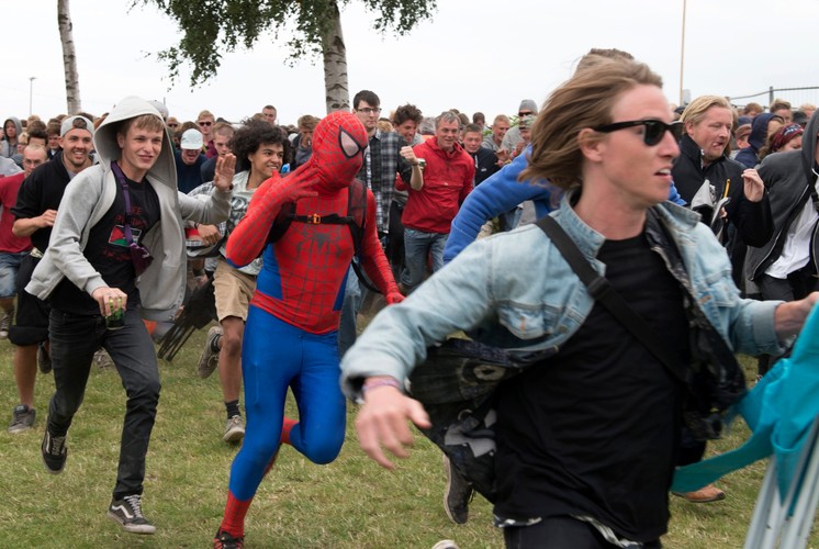 Spider-Man w wyścigu o najlepsze miejsce na polu namiotowym poczas Roskilde Festival 2014