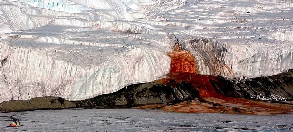 Krwawy Wodospad Antarktyki. Wielka tajemnica przyrody