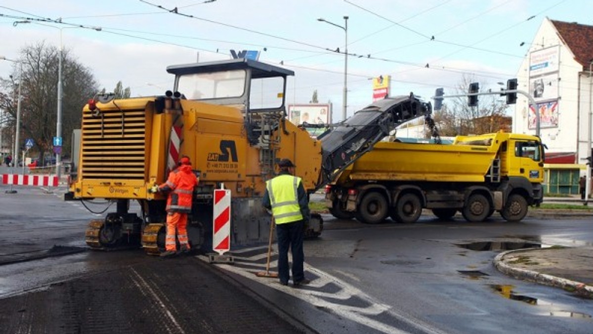 "MMSzczecin": W piątek rozpoczną się prace przy wymianie nawierzchni na ul. Wernyhory. Roboty mają zakończyć się we wtorek. Kierowcy muszą liczyć się ze sporymi utrudnieniami.