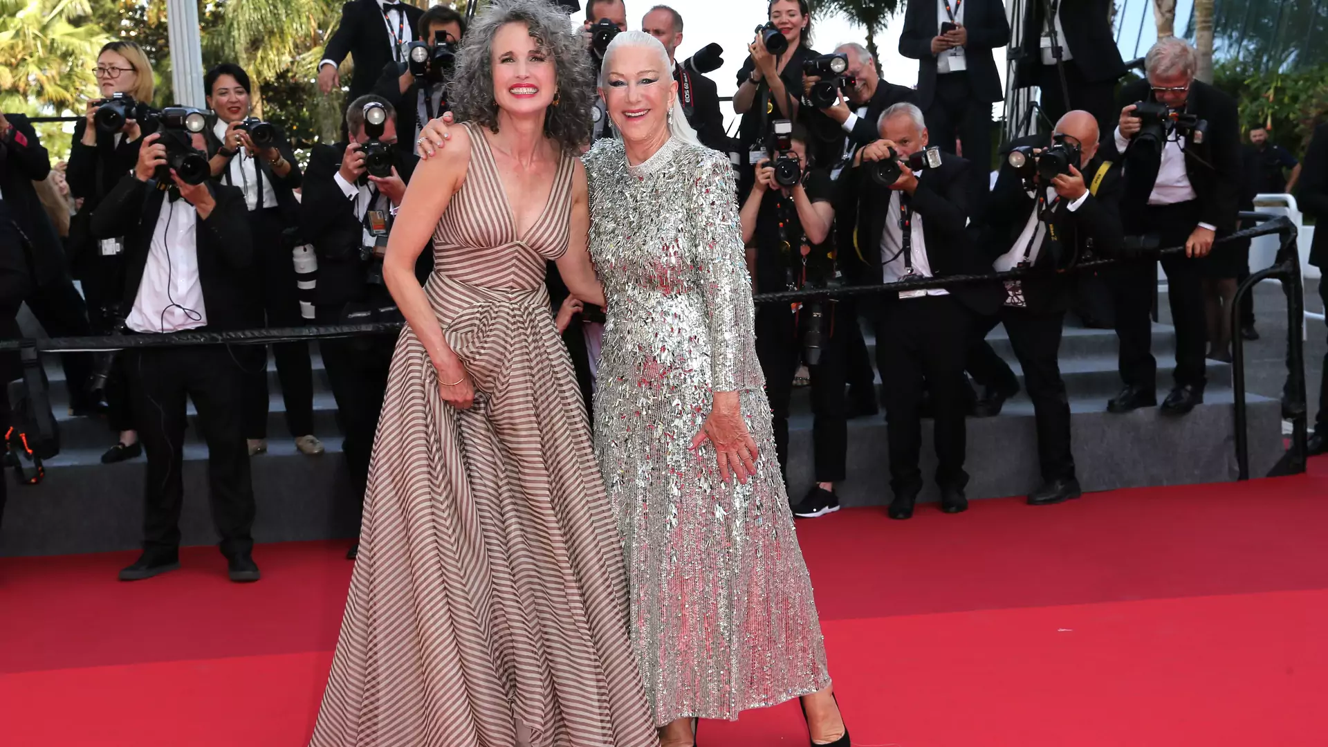 Cannes 2022. 10 najpiękniejszych kreacji czerwonego dywanu [ZDJĘCIA]