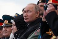 Prezydent Rosji Władimir Putin podczas parady w Moskwie 9 maja 2022 r.