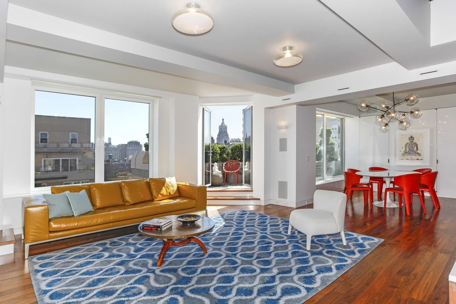 Dnevna soba u svetlim i toplim bojama     Sve "pršti" od beline u kuhinje     Kutak za radni deo   Mešavina starog i modernog   Terasa i uživanje   Trpezarija za one odabrane