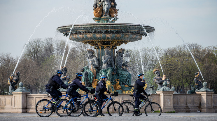 Hiába a Franciaországban járőröző rendőrök sokan megszegik a kijárási tilalmat / Fotó: Northfoto