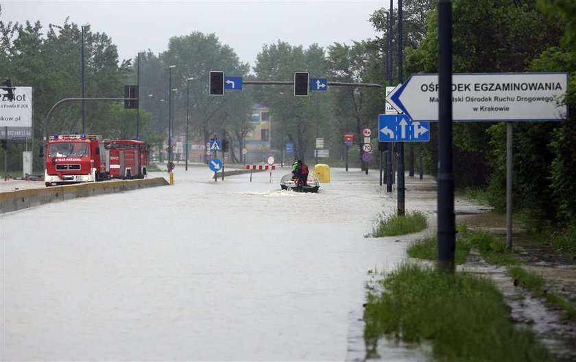 Woda przerwała wał w Krakowie