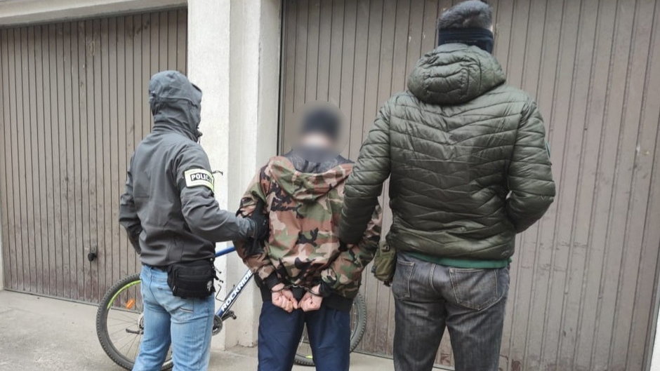 Policjanci z Komisariatu Poznań Jeżyce dokonali zatrzymania złodziei rowerów fot. KMP Poznań