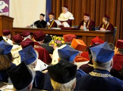 Sprawdź ile zarabiają rektorzy. Krocie!