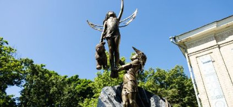 Poruszający monument odsłonięty w Charkowie. "Niech stanie się wiecznym przypomnieniem"