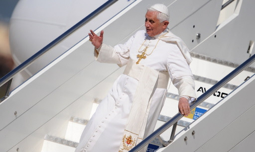 ITALY-FRANCE-VATICAN-POPE-ARRIVE