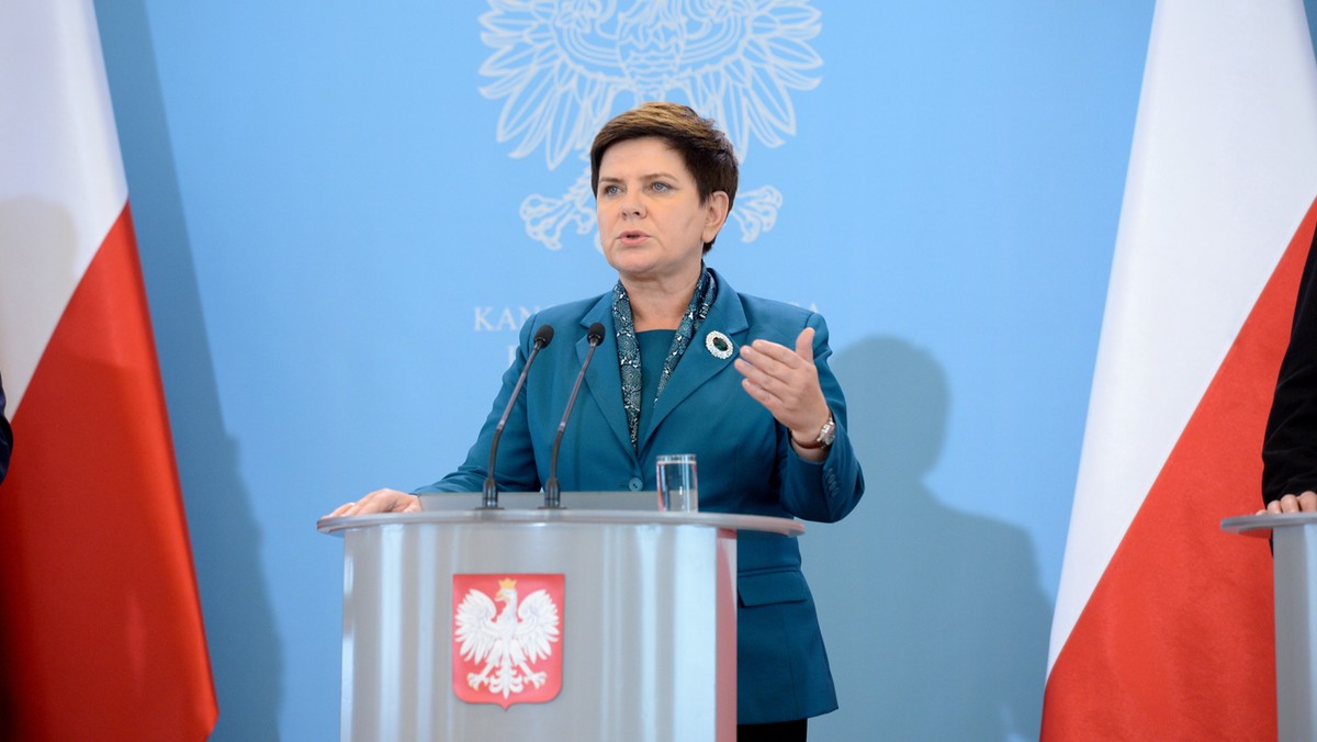 We wrześniu do zwolenników rządu zaliczało się 43 proc. badanych; zadowolenie z premier Beaty Szydło deklarowało 52 proc. ankietowanych; 53 proc. pozytywnie oceniło politykę gospodarczą – wynika z badania CBOS. Opinie o rządzie są najlepsze od początku jego funkcjonowania – podkreśla ośrodek.