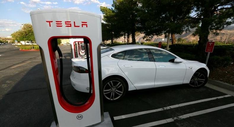 A Tesla Model S charges at a Tesla Supercharger station in Cabazon, California, U.S. May 18, 2016. REUTERS/Sam Mircovich/File Photo