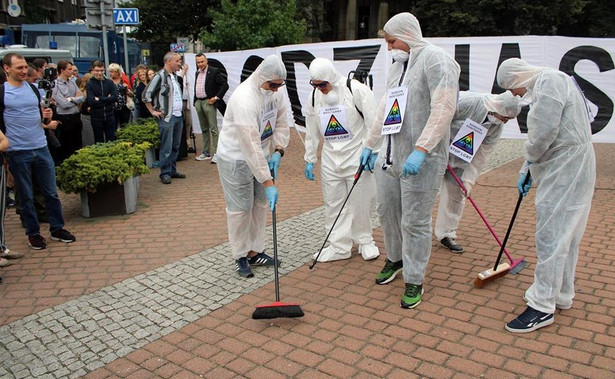 Narodowcy będą dezynfekować ulice z... ideologii LGBT. Wcześniej utworzyli Kordon Sanitarny