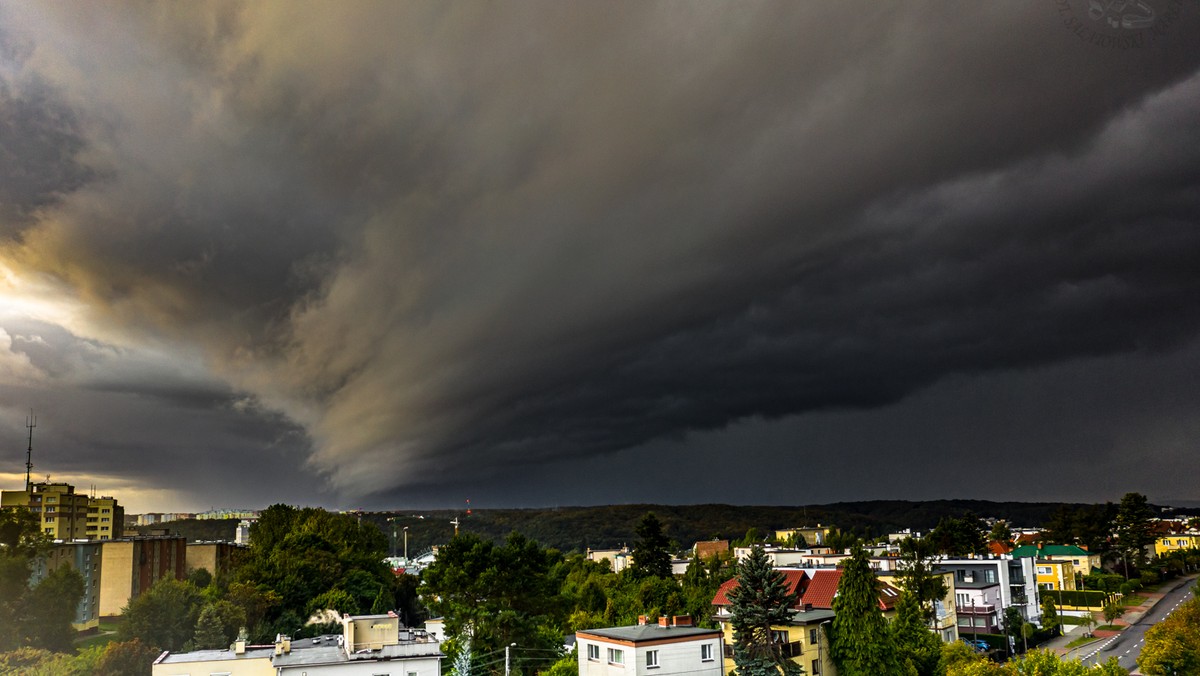 Gdynia. Wygląda, jakby tornado miało przejść nad miastem