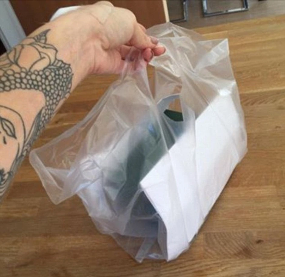 Na interenet postavila i fotografiju kese u kojoj joj je osoblje predalo bebu