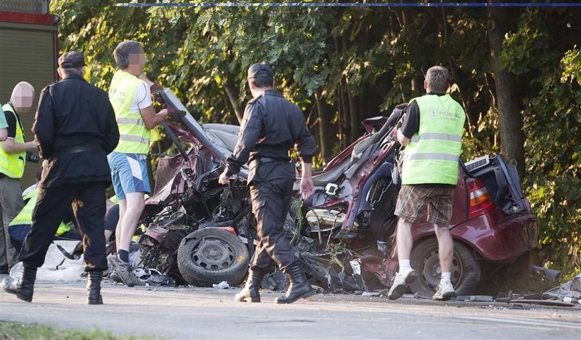 Śmierć na drodze. 5 osób zginęło pod ciężarówką