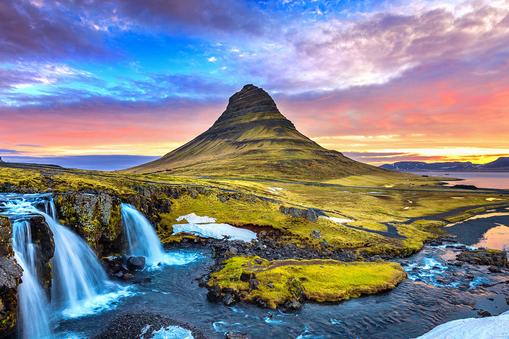 Kirkjufell – góra na zachodnim wybrzeżu Islandii na półwyspie Snæfellsnes.