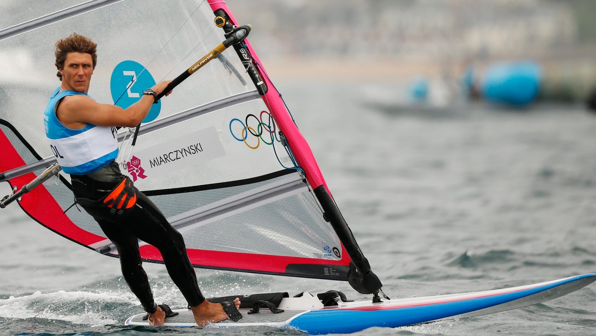 Przemysław Miarczyński zajął siódme miejsce w siódmym żeglarskim wyścigu w klasie RS:X podczas igrzysk olimpijskich w Londynie. Wygrał lider, Holender Dorian van Rijsselberge.