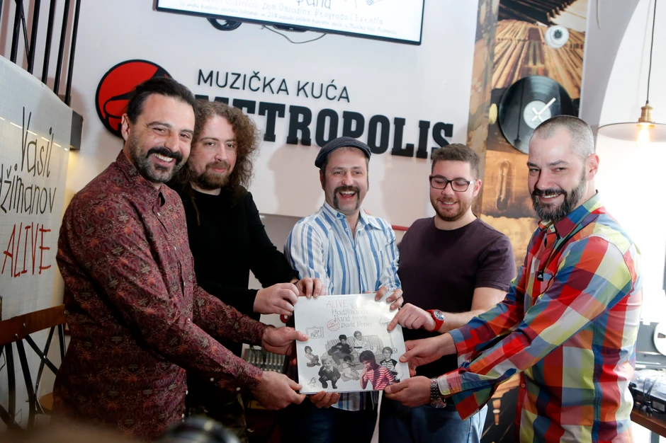 Vasil sa kolegama iz benda