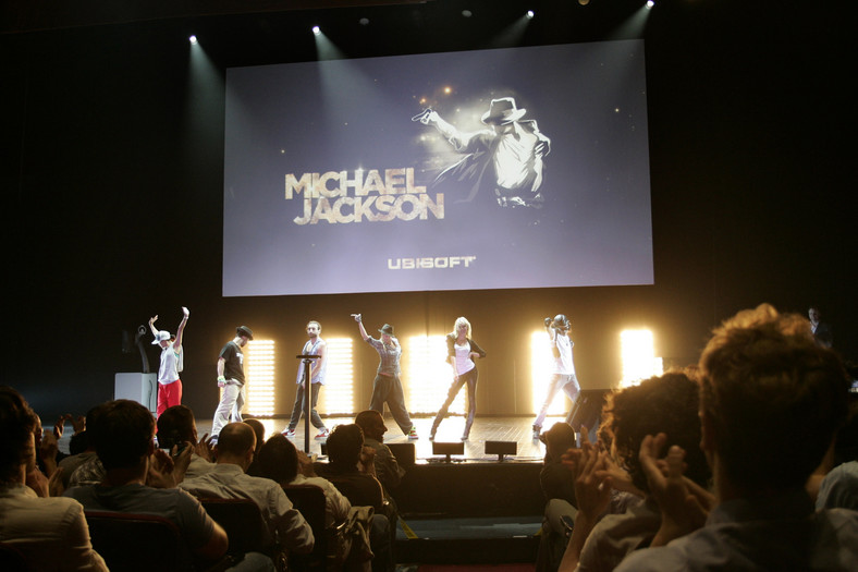 Expo ( E3), Los Angeles, California, USA. Tancerki podczas pokazu gry video Michael Jackson firmy UBISOFT Entertainment. Foto: Jonathan Alcorn/Bloomberg
