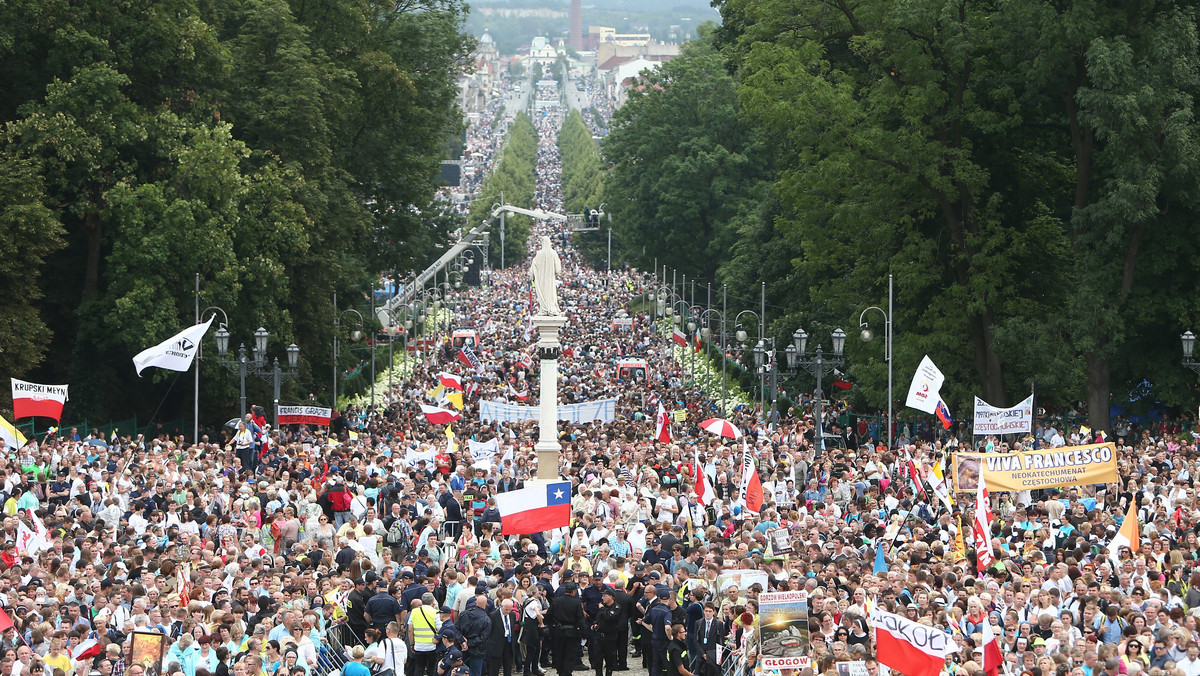 Na sześć miesięcy pozbawienia wolności w zawieszeniu na rok i 10 tys. zł grzywny skazał dziś sąd w Radomiu rosyjskiego pilota, który podczas Światowych Dni Młodzieży w 2016 r. naruszył strefę ograniczenia lotów koło Częstochowy. Wyrok nie jest prawomocny.