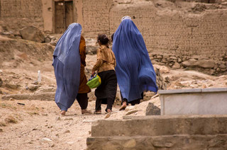 Drakońskie kary w Afganistanie. Lider talibów zapowiada kamienowanie kobiet za cudzołóstwo