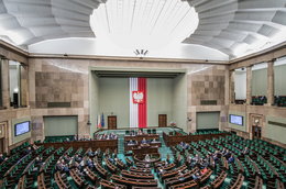 Burzliwy dzień w Sejmie. Reforma sądownictwa przyjęta
