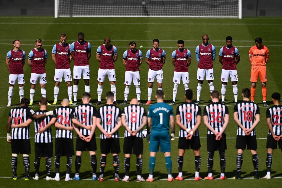Gyászszünettel kezdődött a Newcastle United és a West Ham United meccse ma az angol Premier Ligában / EPA/Stu Forster 