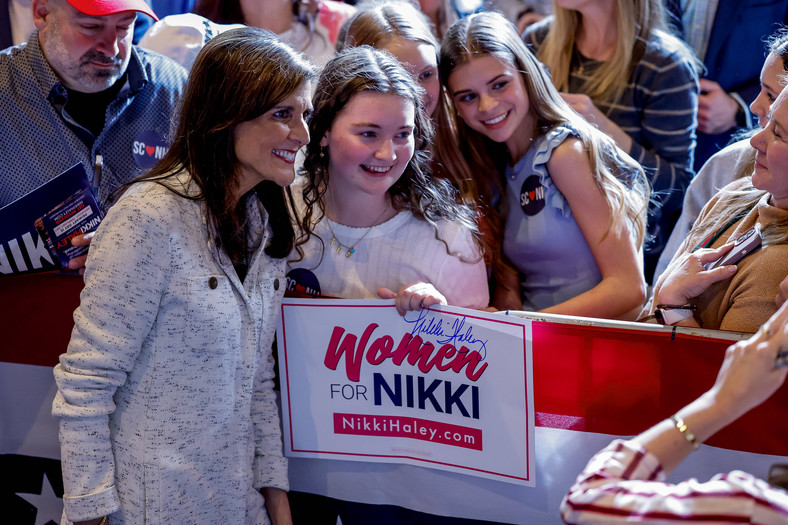 Nikki Haley z młodymi wyborczyniami w Karolinie Południowej