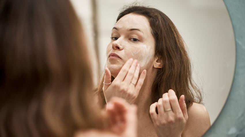 Ön mennyi ideig mossa az arcát? Szakértők szerint ennyi ideig kéne
