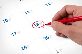 Wielki Piątek dniem wolnym od pracy? Polacy zabrali głos [SONDAŻ]