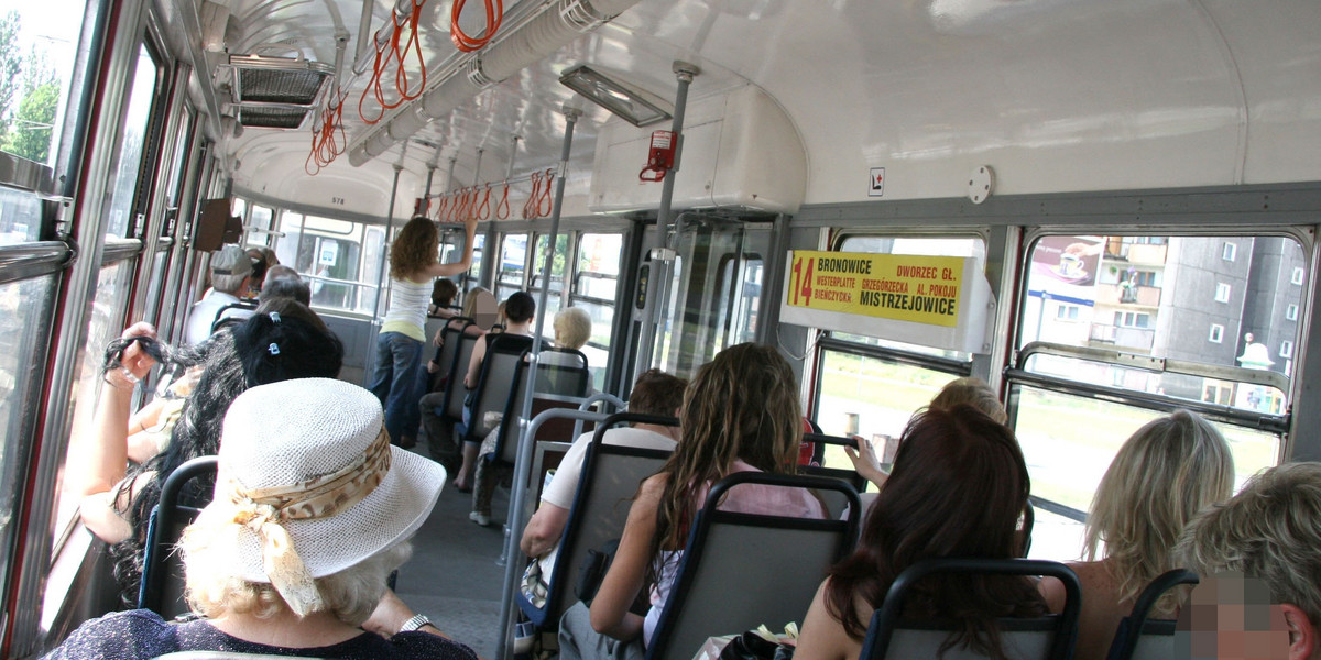 Śmierdzący problem w tramwaju.