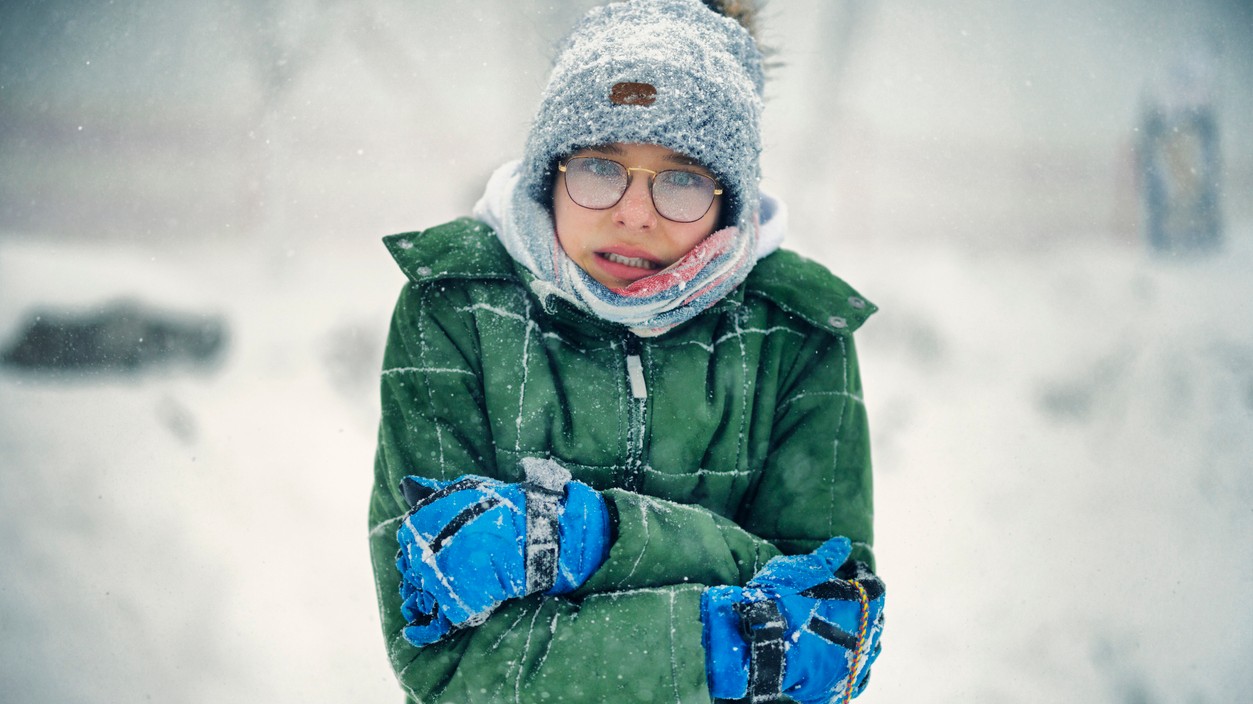 Pokožka detí je na mrazy veľmi citlivá, treba ju chrániť krémom i oblečením. (ilustračné foto).