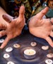 A karma átka: három csillagjegynek erős karmikus üzenete jött, ami felforgatja az életüket