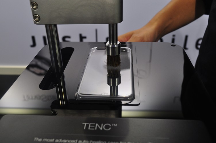 Samonaprawiające się etui do iPhone