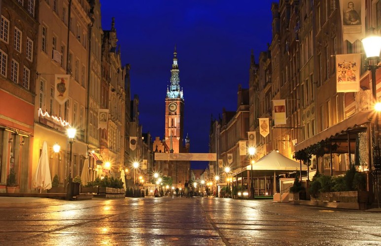 Na Długiej w Gdańsku lub ulicy Rynek we Wrocławiu  koszt apartamentu to nawet 10-20 tys. zł. 'Z podobnymi cenami mamy do czynienia także na ulicy Monte Cassino w Sopocie' - mówi Adrian Czuczko z Home Broker w Gdyni. Na zdjęciu Gdańsk, ul. Długa