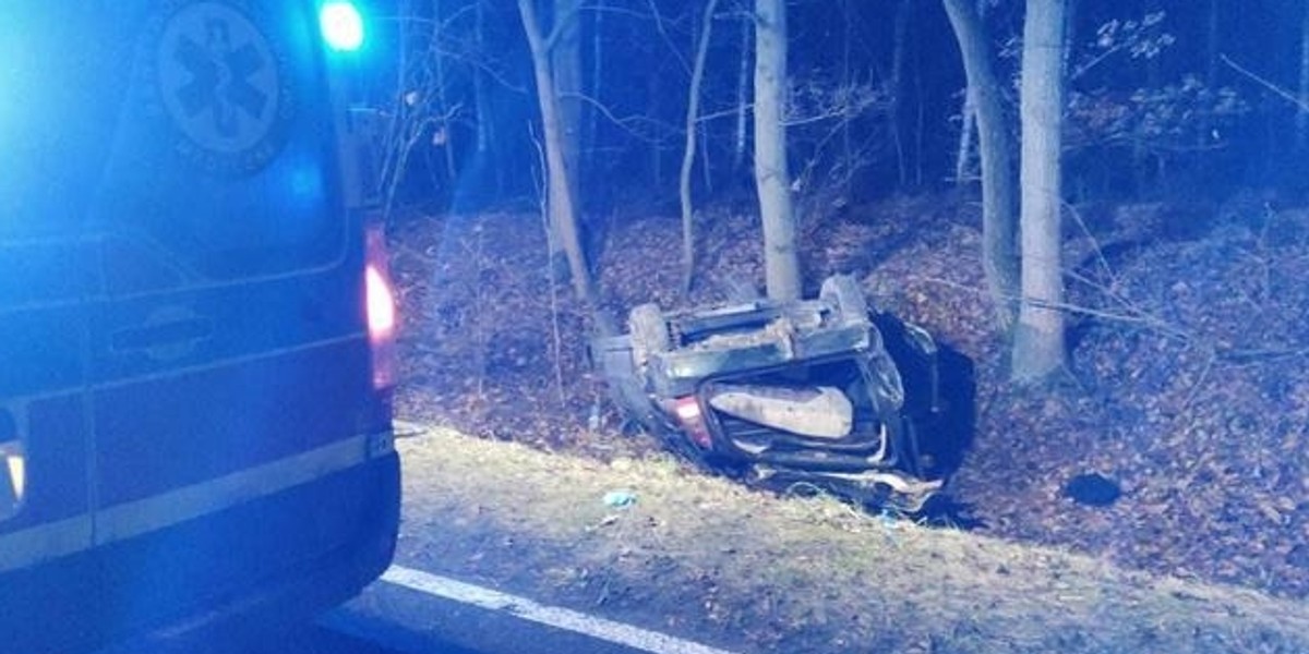 Tragiczny wypadek w Czerwonej Wsi w Wielkopolsce. Nie żyje 19-latek, a jego koledzy... Uciekli. 